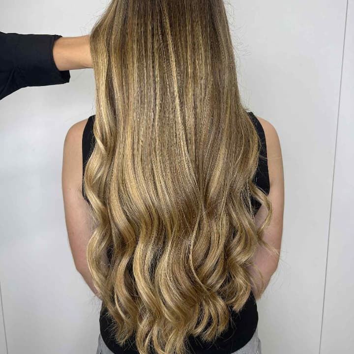 Franck Provost Six-Fours-les-Plages : balayage Indian Sun pour un effet soleil naturel et lumineux.
