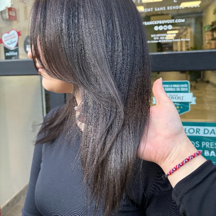 Brillance avec notre coloration Dialight et soin GLoss absolu de Kerastase