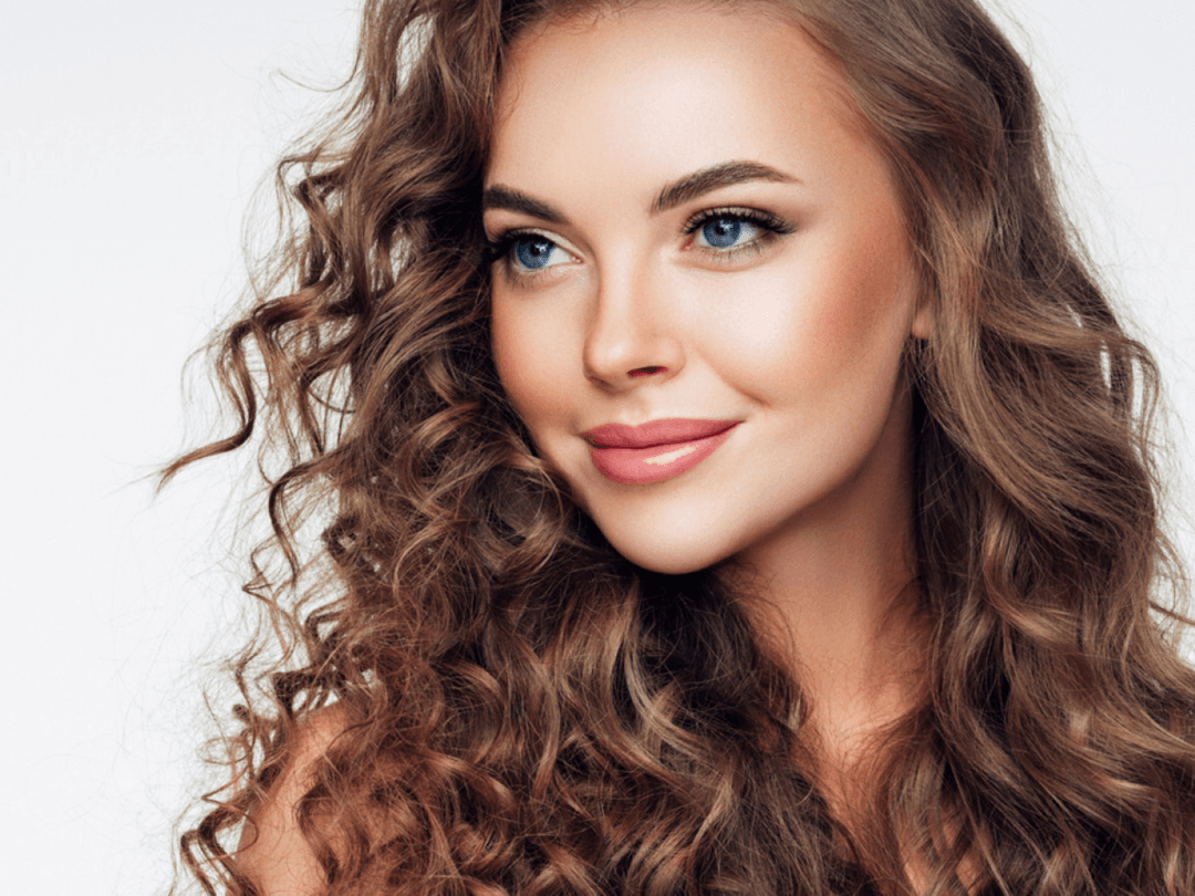 Cheveux bouclés